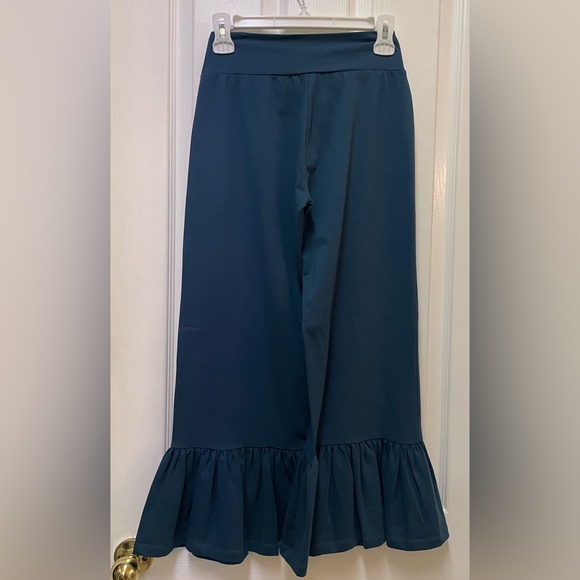 Matilda Jane Big Ruffles Flare Capri Legging Dark Teal Blue Size Small - Picture 5 of 6